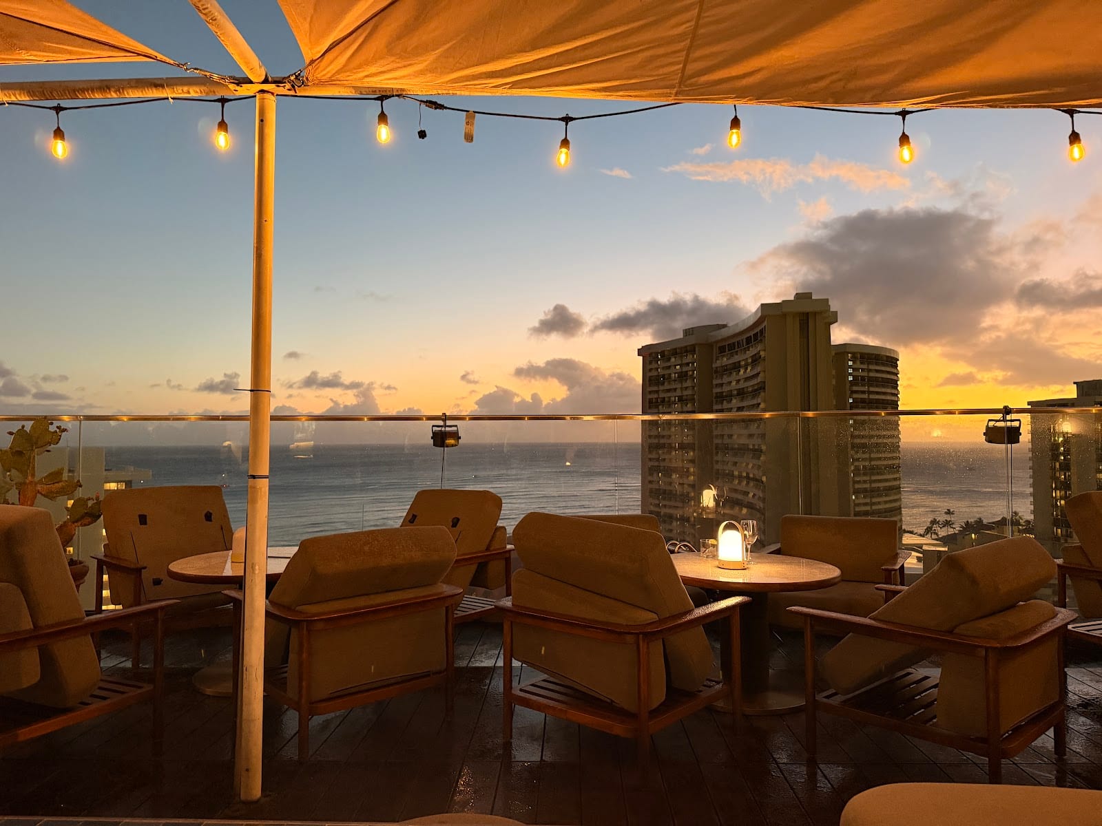 SKY Waikiki Raw & Bar, photo 2