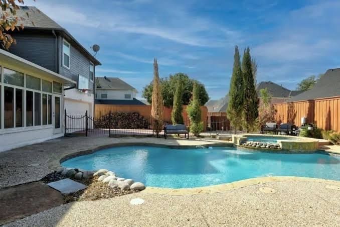 6BD Luxury Retreat w Backyard & Access Golf Course