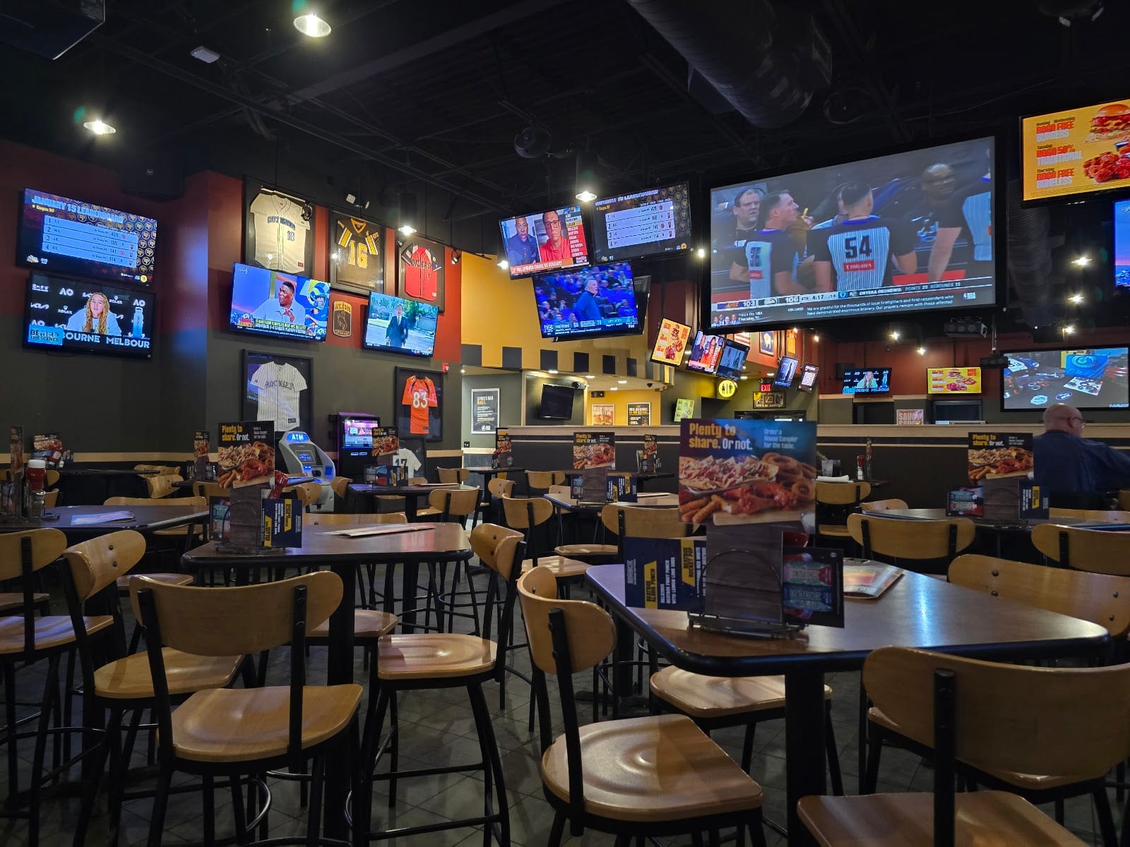 Buffalo Wild Wings, photo 4