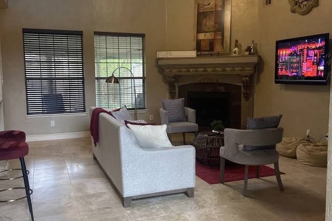 Luxury Home updated kitchen / Spa Bathrooms / and Grand Theater for movie night!, photo 2