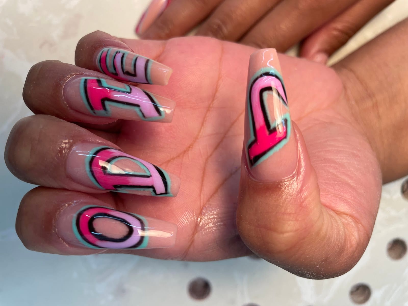 Queen Nails, photo 3
