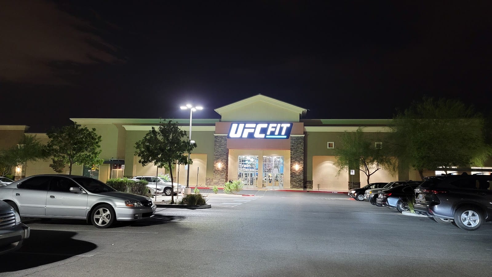 UFC FIT Centennial, photo 2