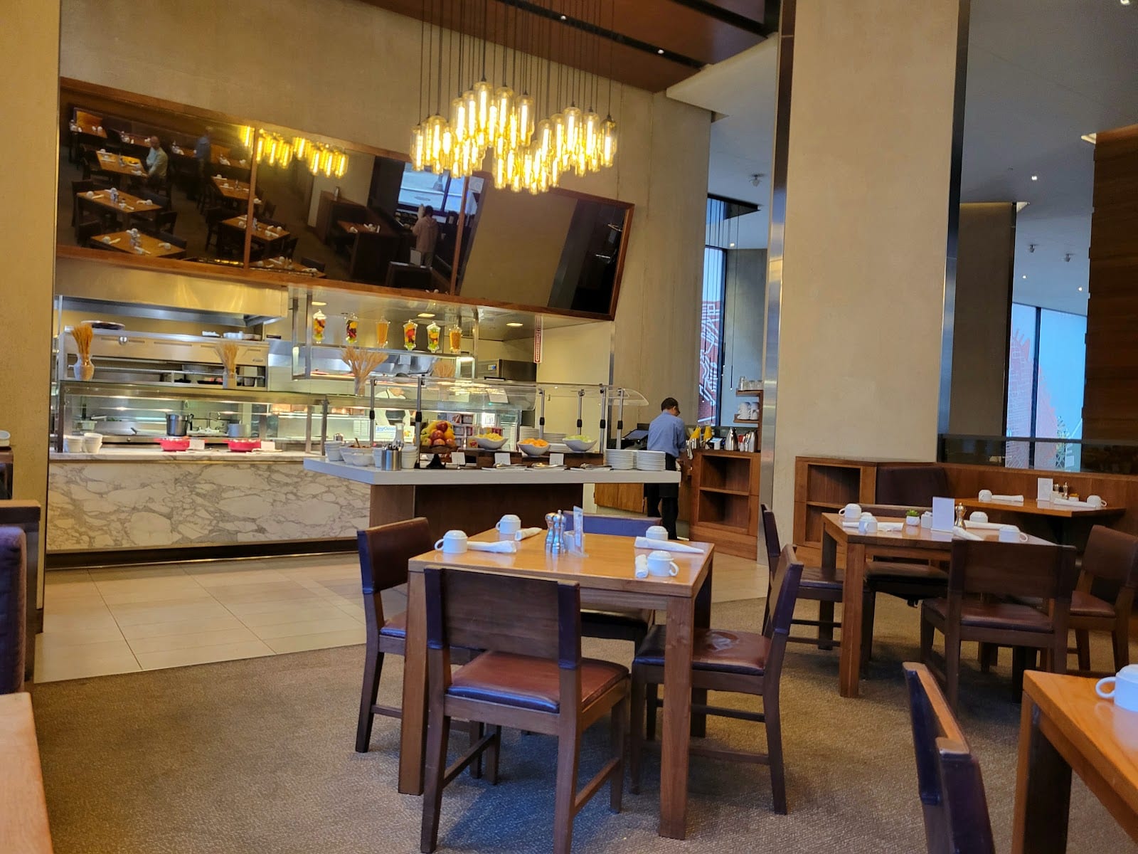 OneUp Restaurant & Lounge