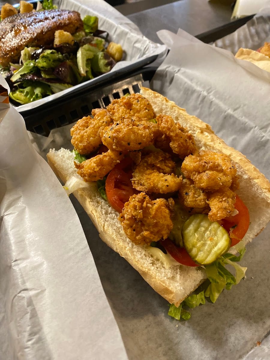 Debris Po-Boys & Drinks