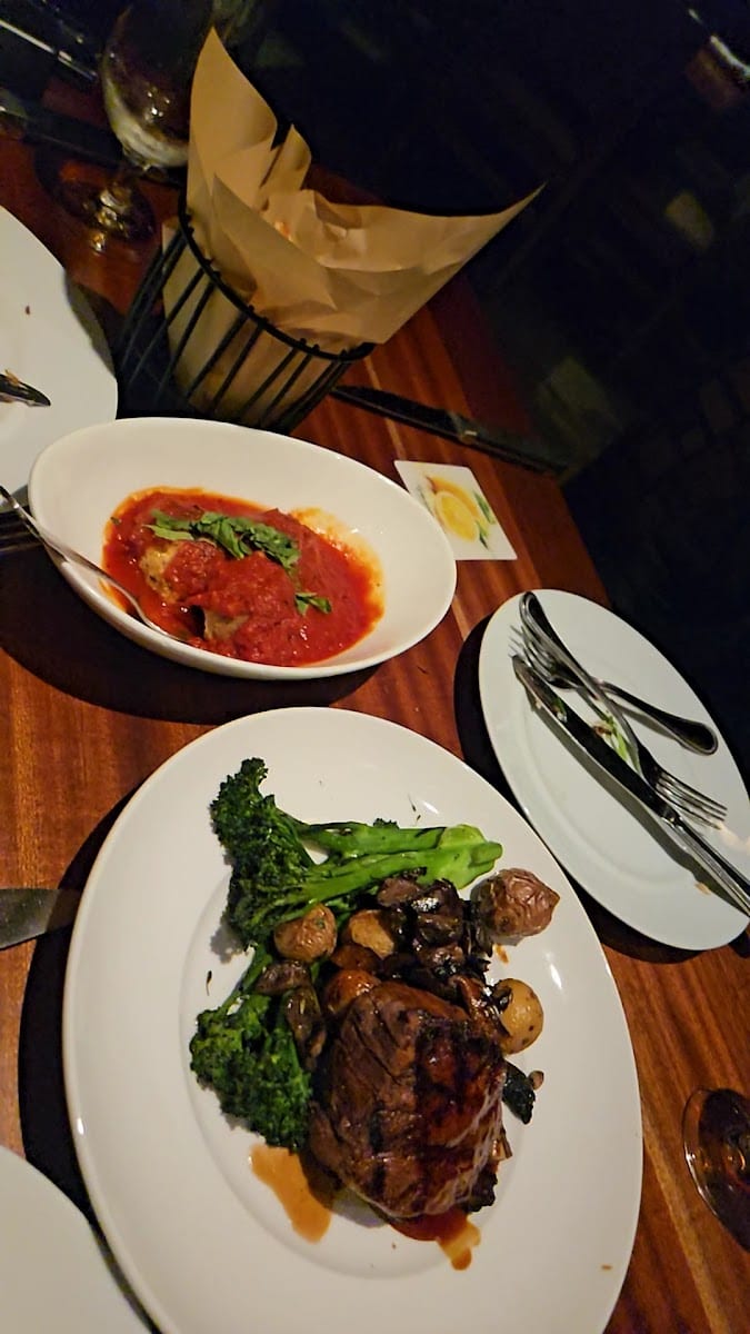 Seasons 52, photo 3