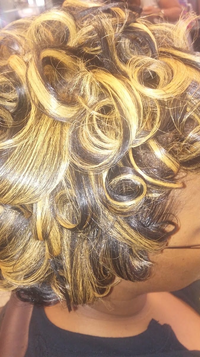 Tatinan's Unisex Salon, photo 2