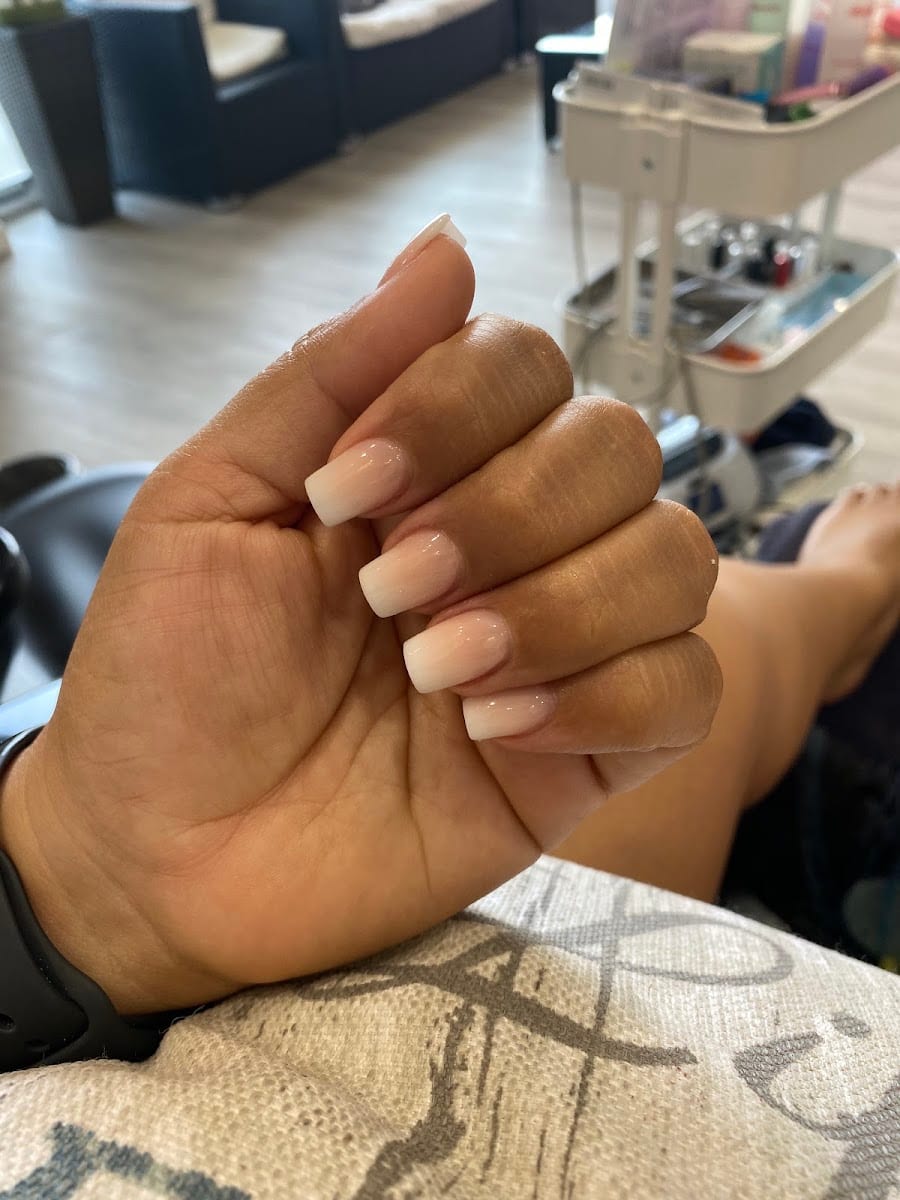 NAILS CLUB HOUSE