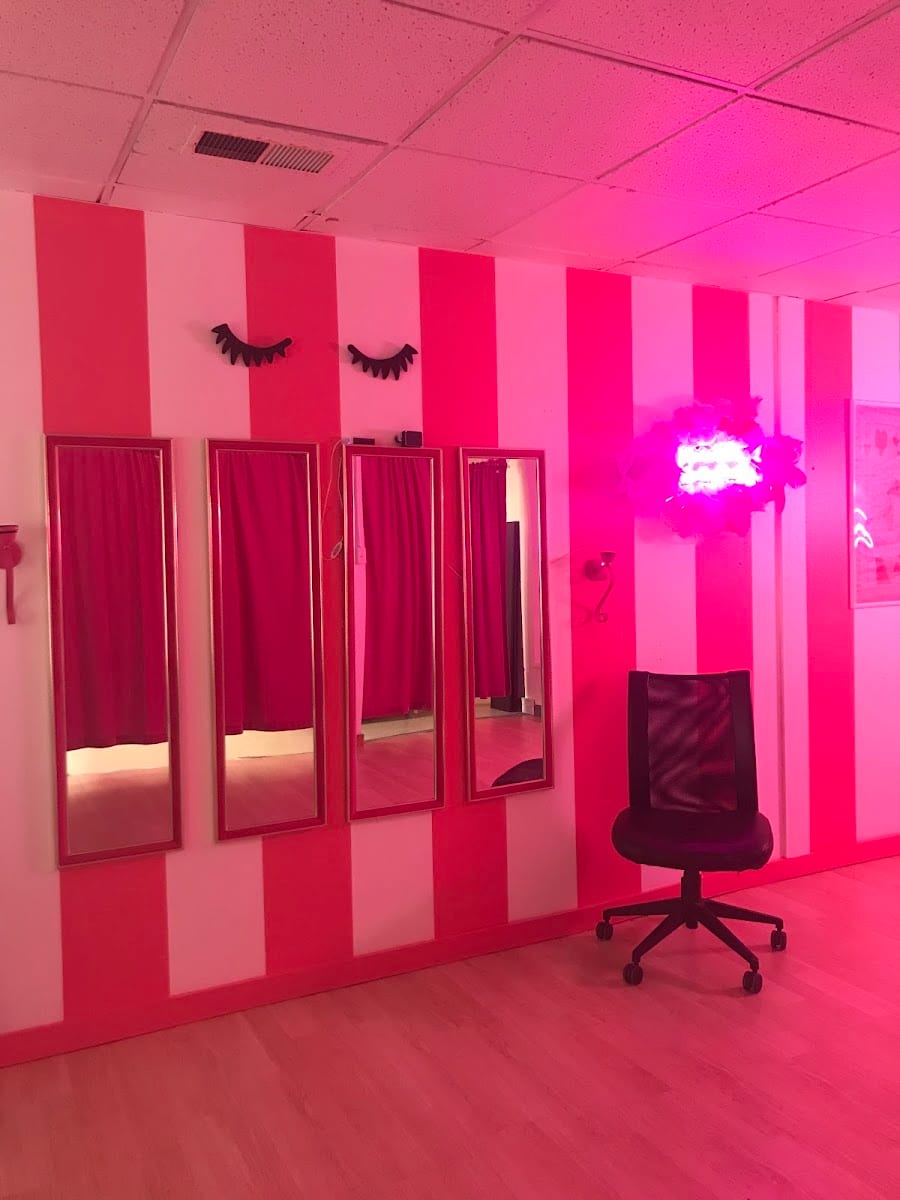 The Pretty Sassy Lounge, photo 2