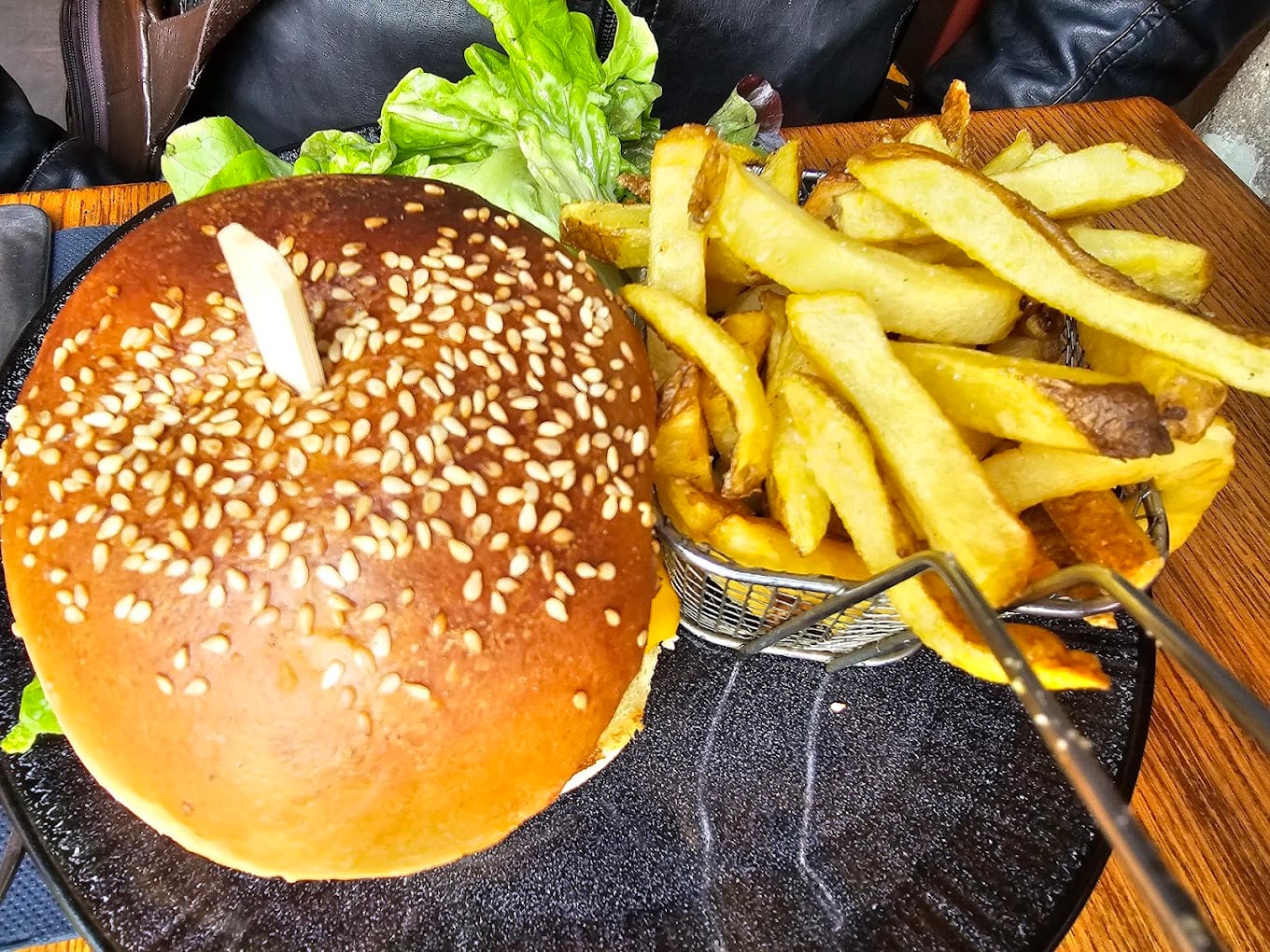 Le Paris Café