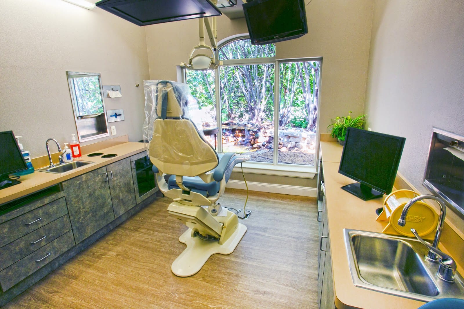 Anthony Dillard, DDS Family & Cosmetic Dentistry