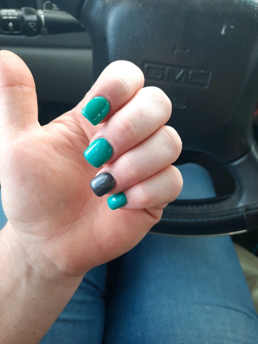 LV Nails & Spa