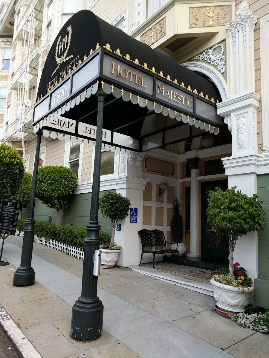 The Majestic Butterfly Lounge, photo 3