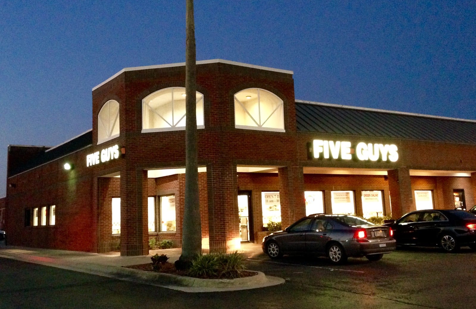 Five Guys, photo 2