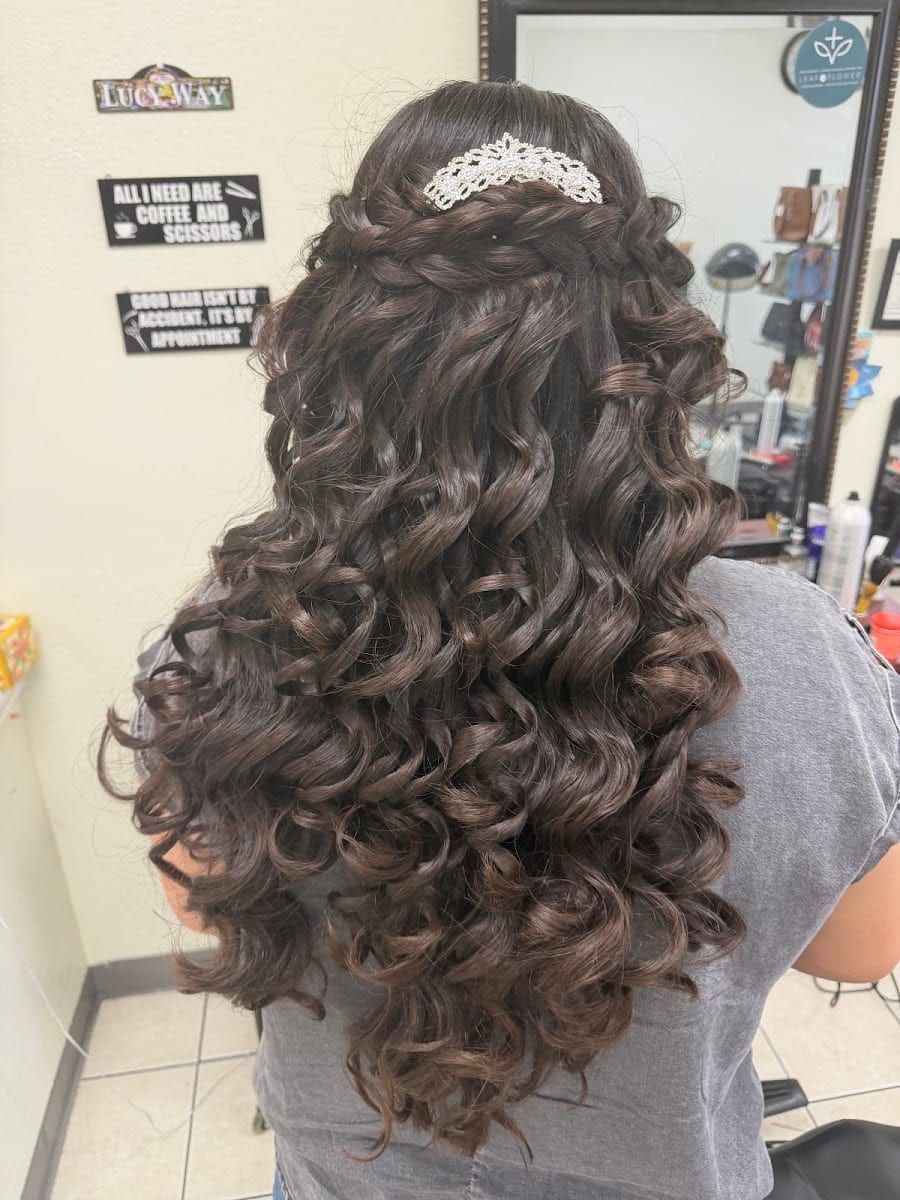 Lucy's Salon, photo 4