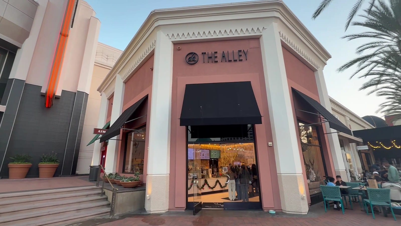 The Alley Irvine, photo 2