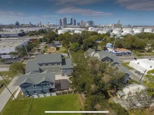 Channelside Luxury Retreat Spacious 2BR 2BA Condo with Pool, Balcony, Sauna Gym - Two-Bedroom Apartment, photo 3