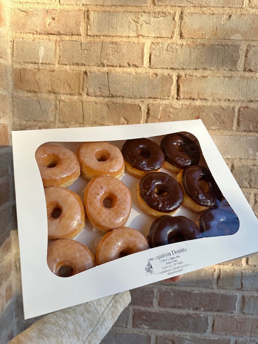 Benjamin Donuts, photo 2