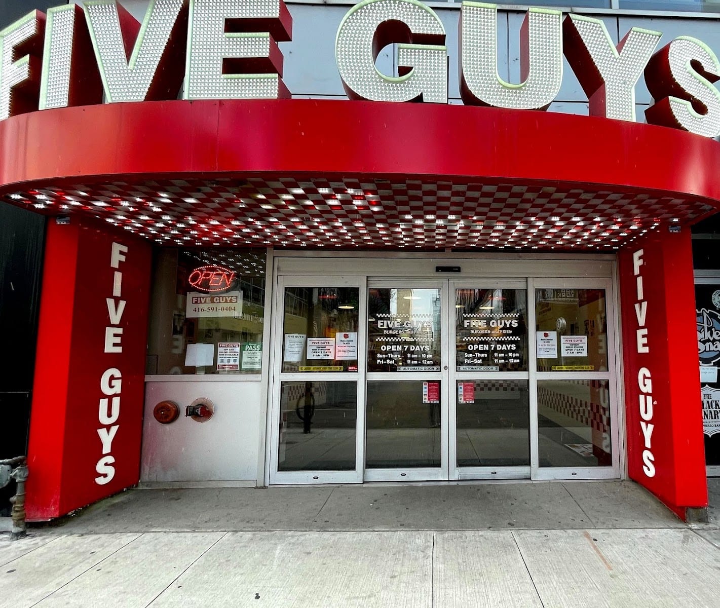 Five Guys, photo 2
