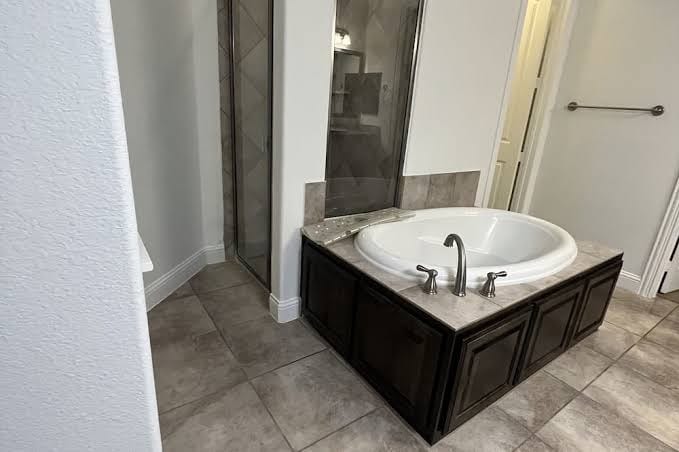 Spacious 2-storied home, nearby golf course and nature trails, photo 3