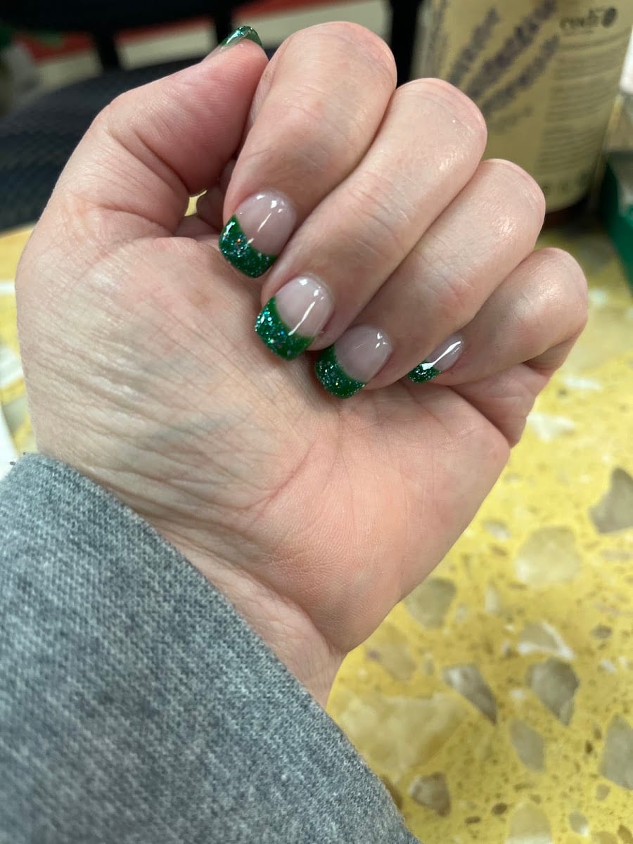 Lee Nails