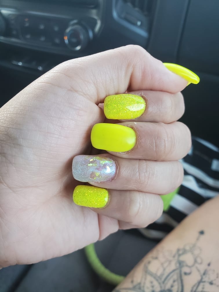 Dove Nails