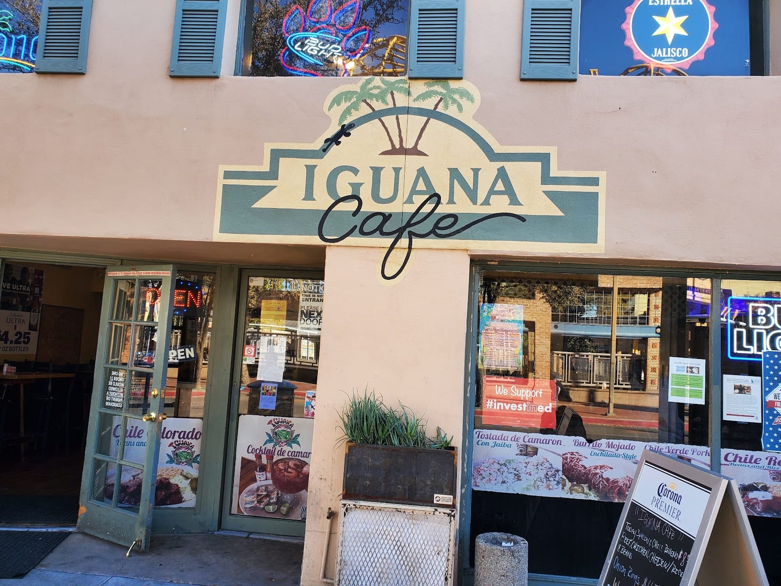 Iguana Cafe & Bar, photo 2
