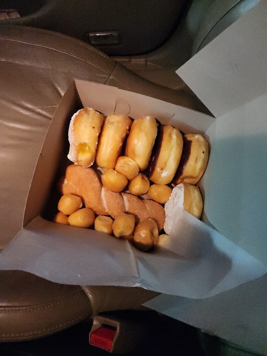 Royal Pastries 'n' Doughnuts, photo 2