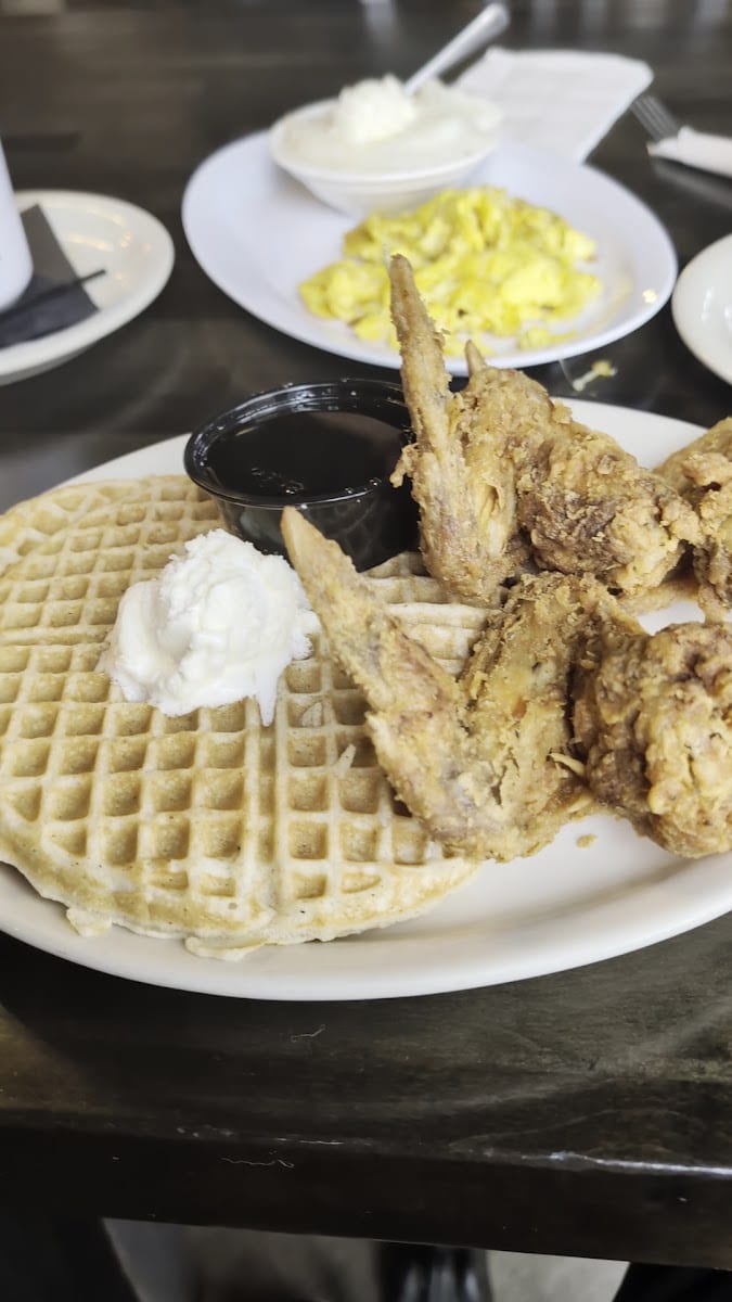 Lo-Lo's Chicken and Waffles, photo 3