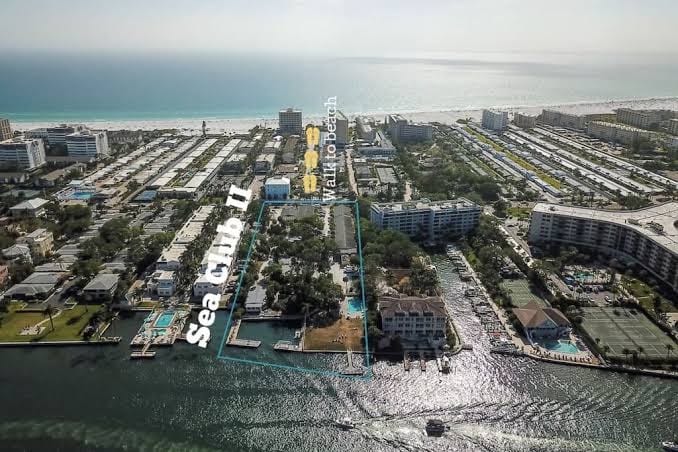 Siesta Bayside: Quiet Ground-Floor Villa with Private Beach Access, Heated Pools, Tennis, & Fishing!
