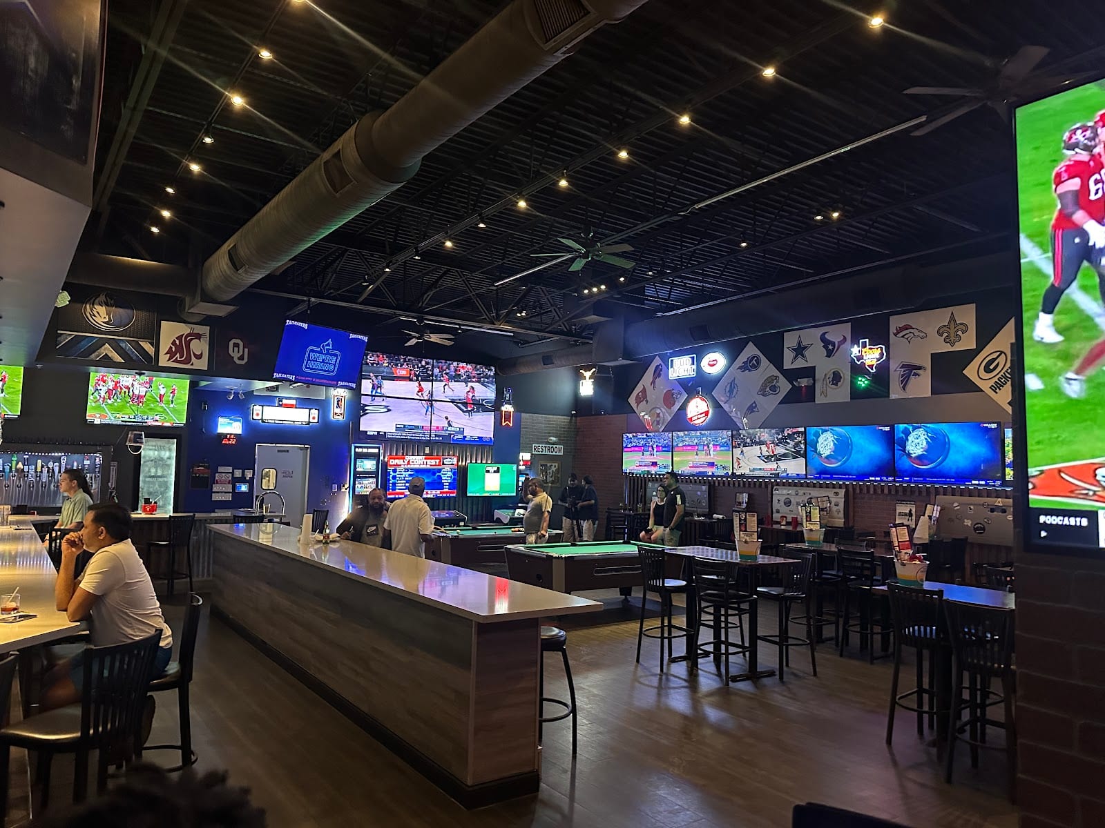 Tailgaters Frisco - Best Sports Bar, Game bar & Grill 380, photo 3