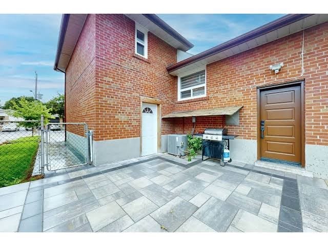 Large 2bdr 2wshr, private terrace, gym, sauna, garage