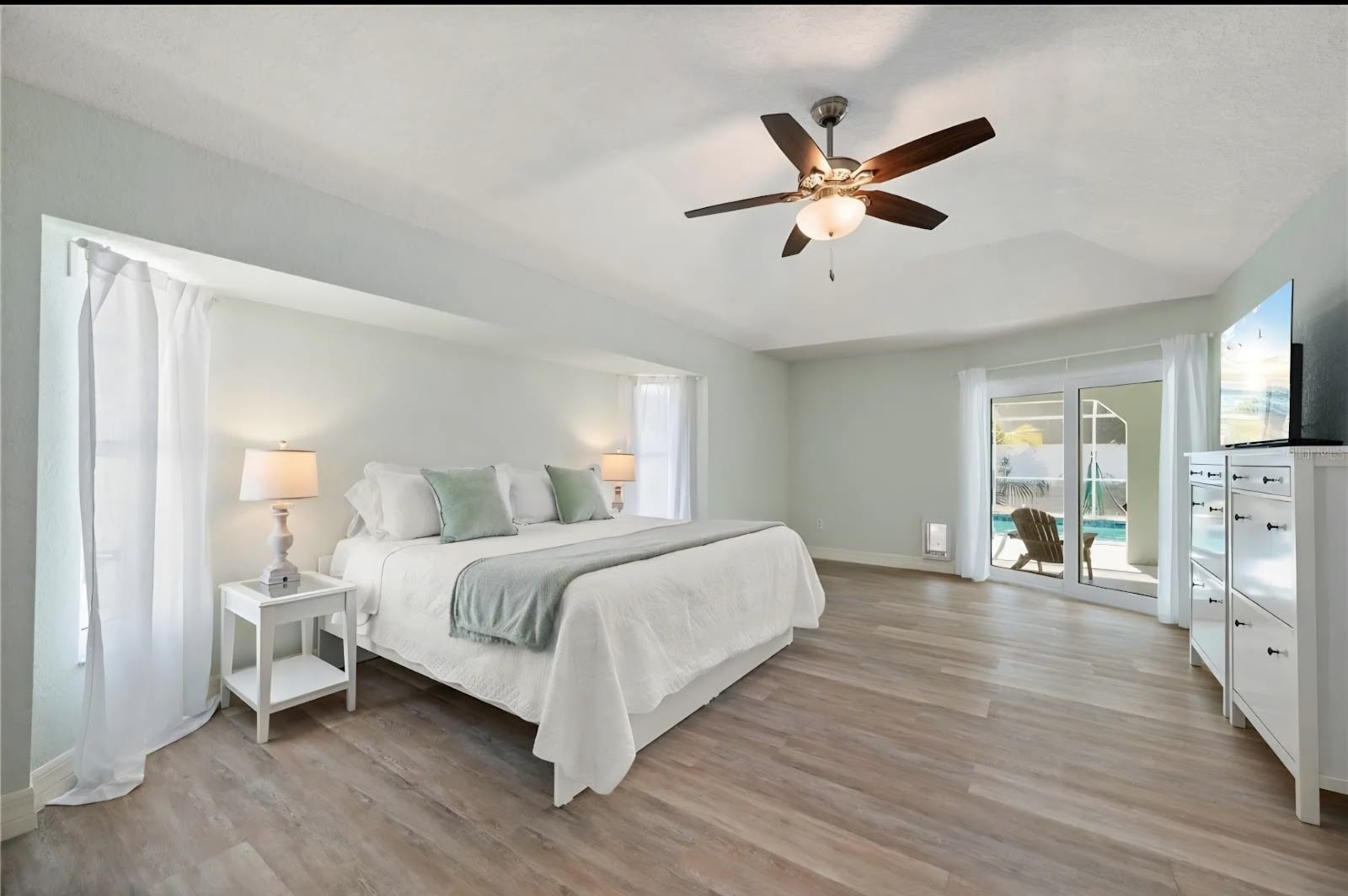 Jane-Ellen Monson, Realtor, Sunsets and Freedom on Florida's SW Gulf Coast