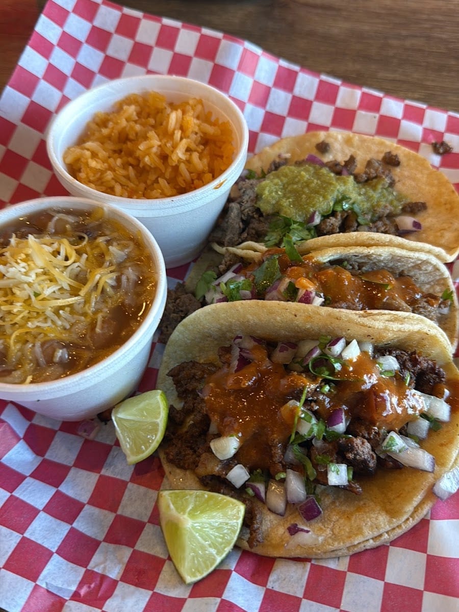 Tacos Los Barrios - RESTAURANT Craig & Rancho, photo 4