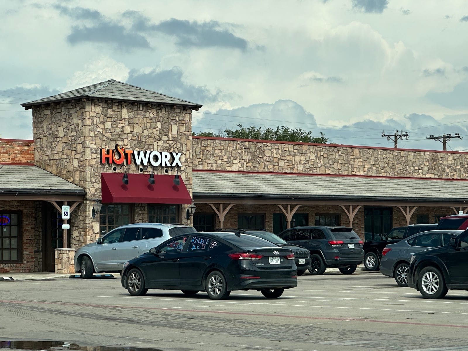 HOTWORX - Lubbock, TX - 19th & Quaker, photo 3