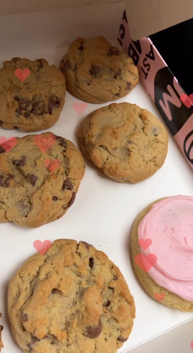 Crumbl Cookies, photo 3