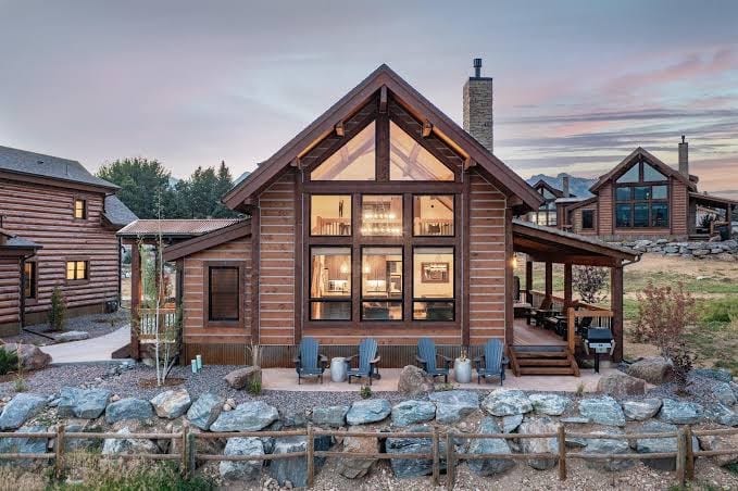 Lake Front! Mtn/Lake Views,HotTub,Gas FirePit,Walking Trail to town & shopping