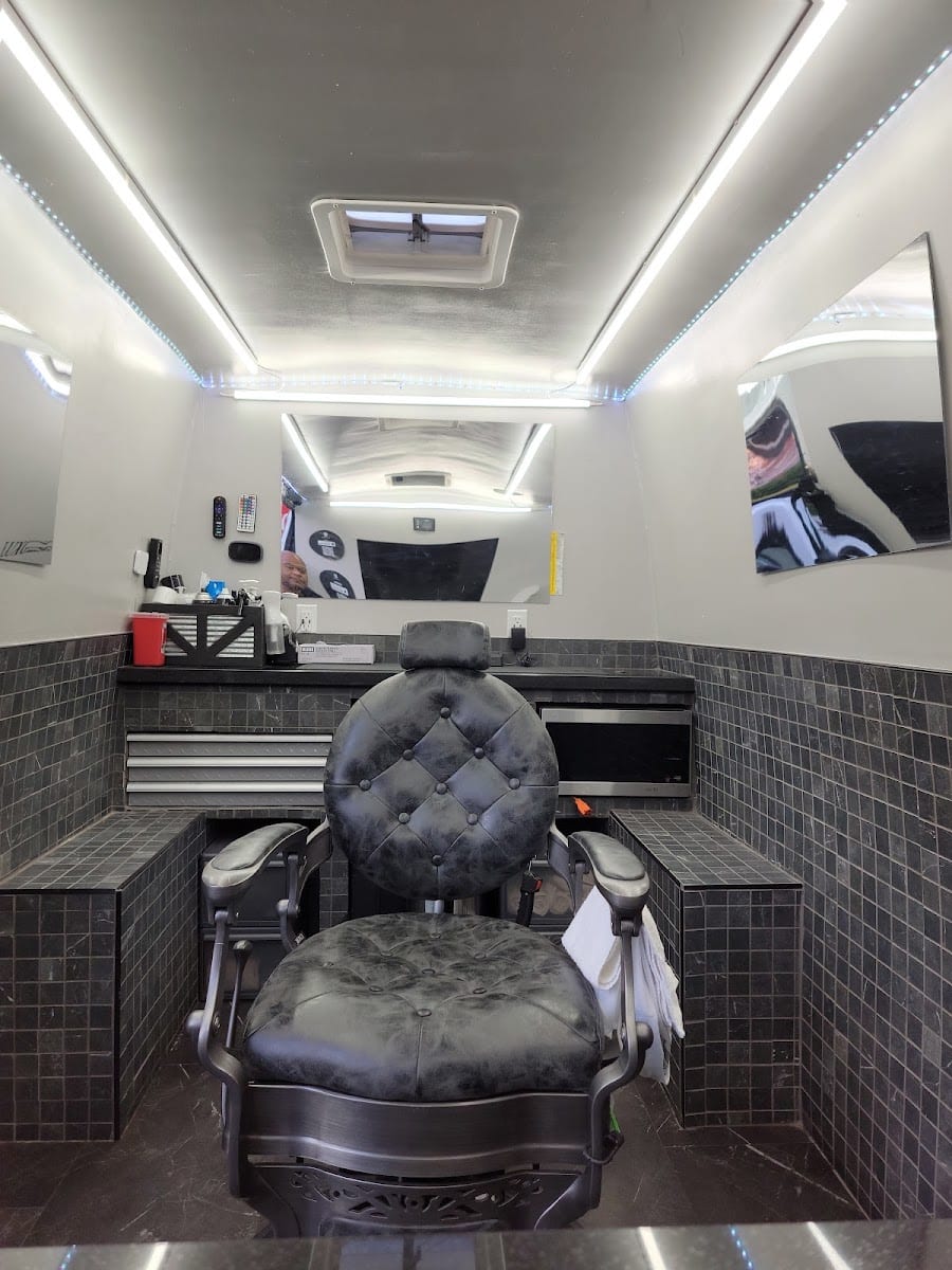 Luxgroom Mobile Barber Technologies, photo 3