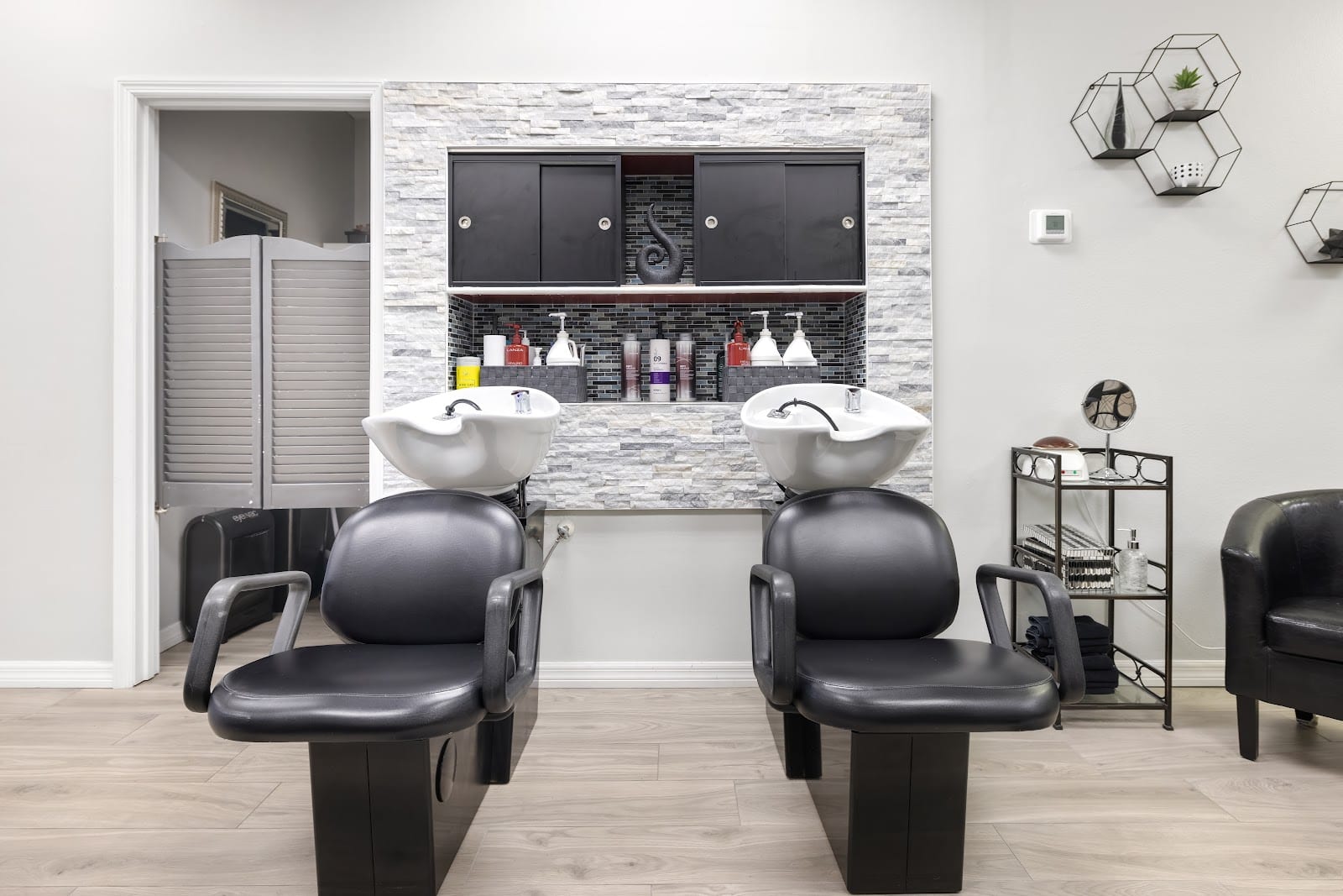 Making Waves Salon, photo 4