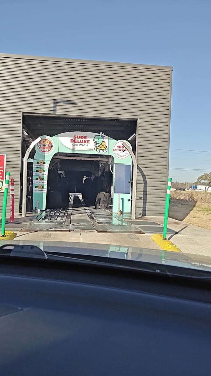 Suds Deluxe Car Wash, photo 3