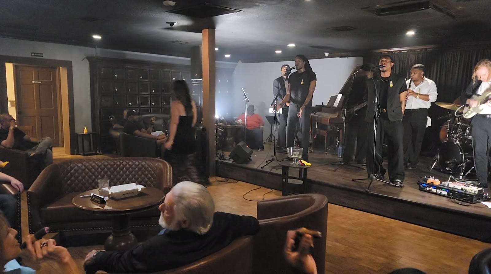 Chewy's Lounge, photo 3