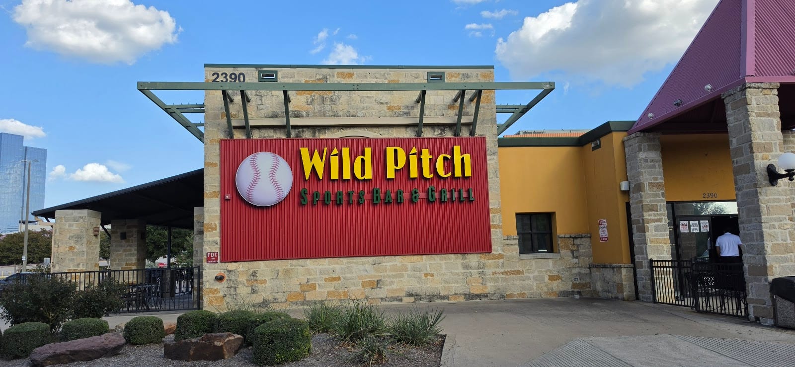 Wild Pitch Sports Bar & Grill, photo 2