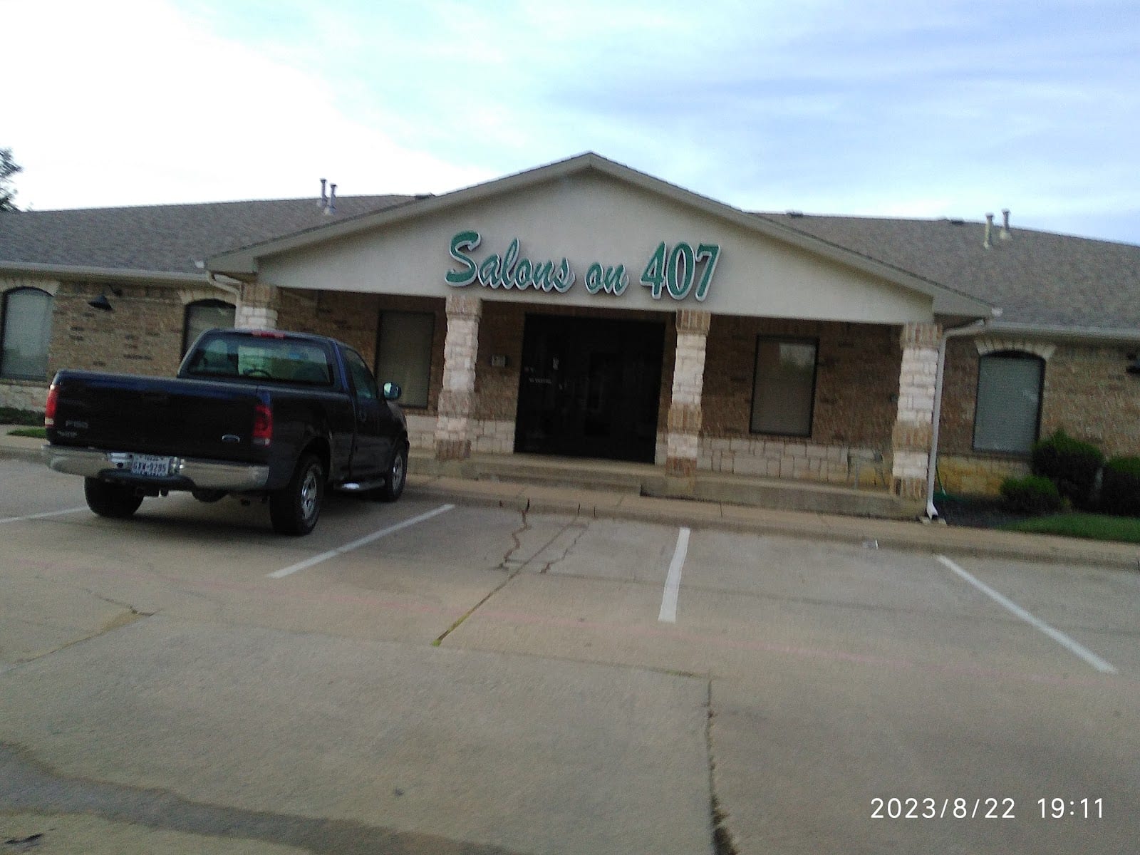 Salons On 407