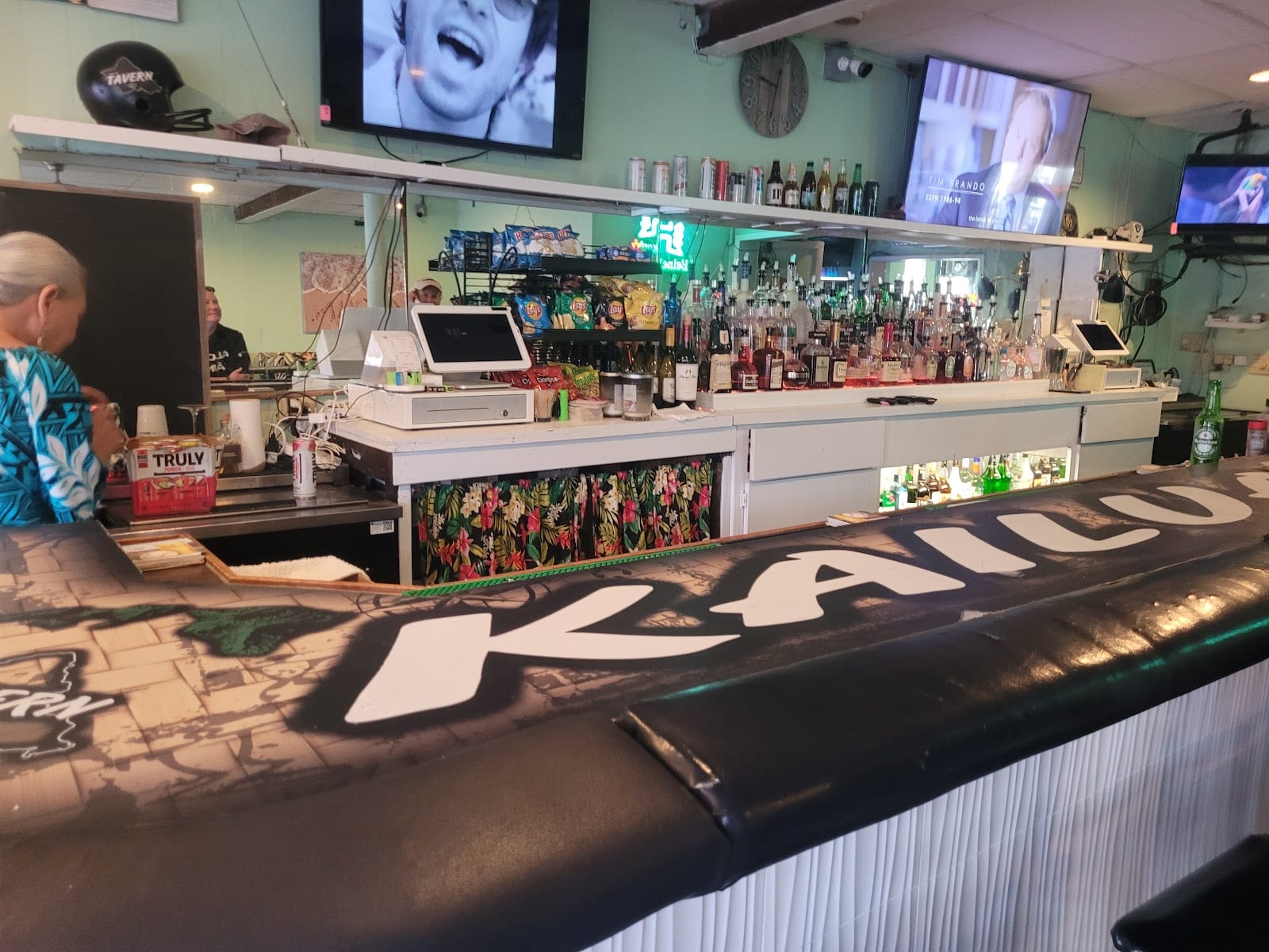 Kailua Tavern, photo 3