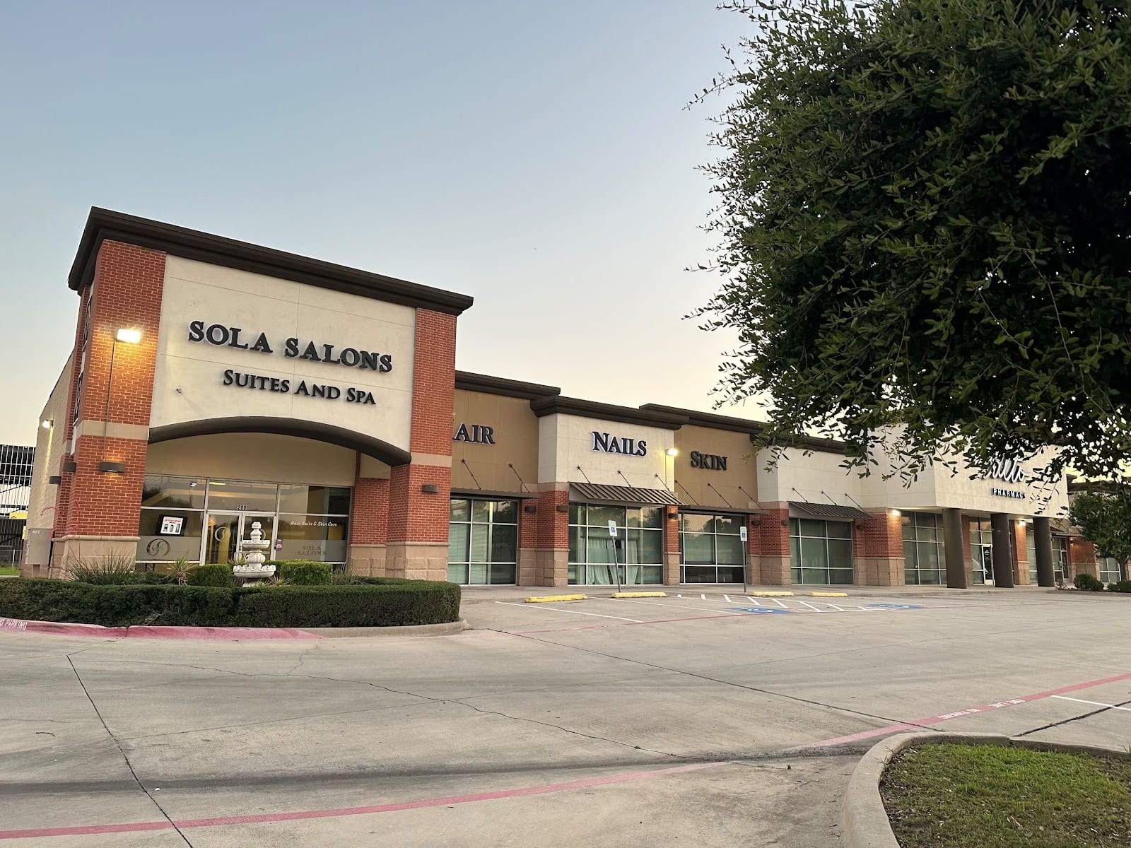 Sola Salons, photo 4