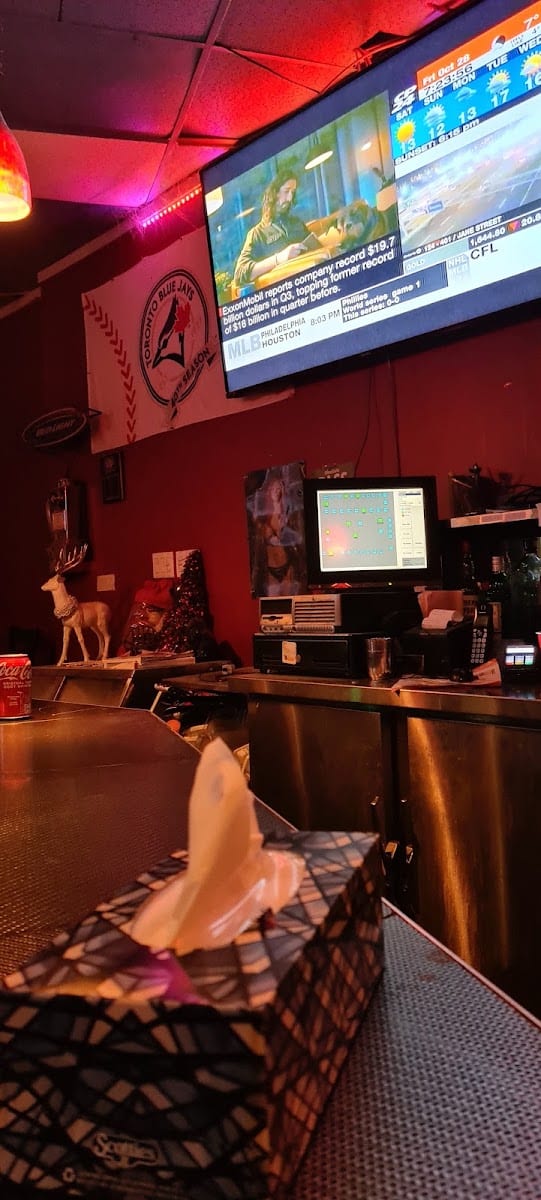 Little Hut Bar & Grill, photo 3