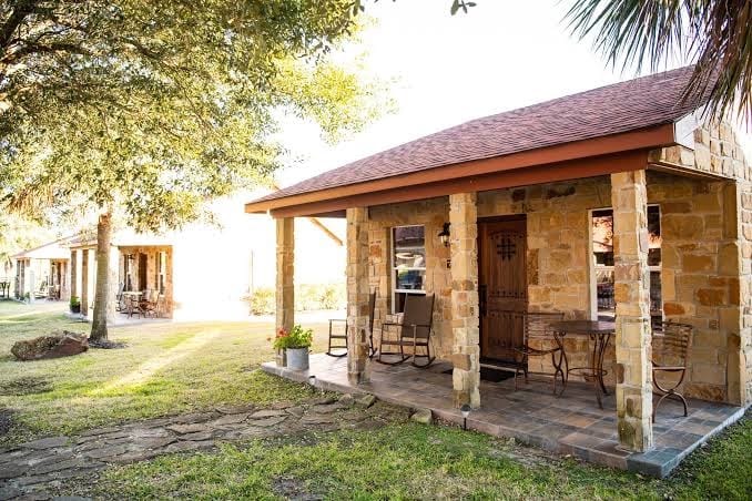 La Bahia Retreat - A Private Country Estate with 3 Houses, Swimming Pool & Pond, photo 2