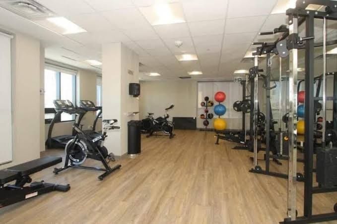 12mins to Toronto Pearson Airport\nFurnished room available gym access included, photo 3