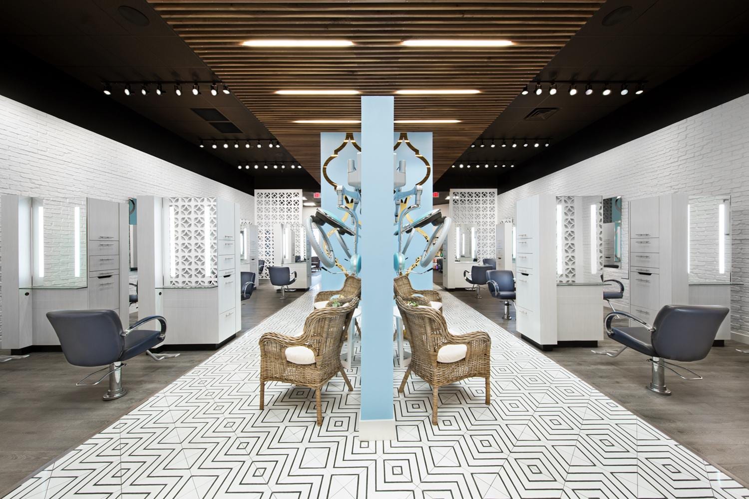 Globe Salon | Uptown
