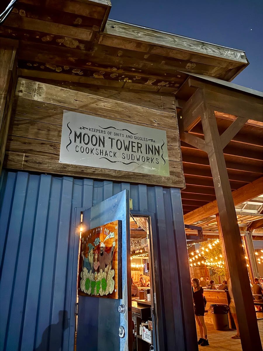 Moon Tower Inn, photo 2