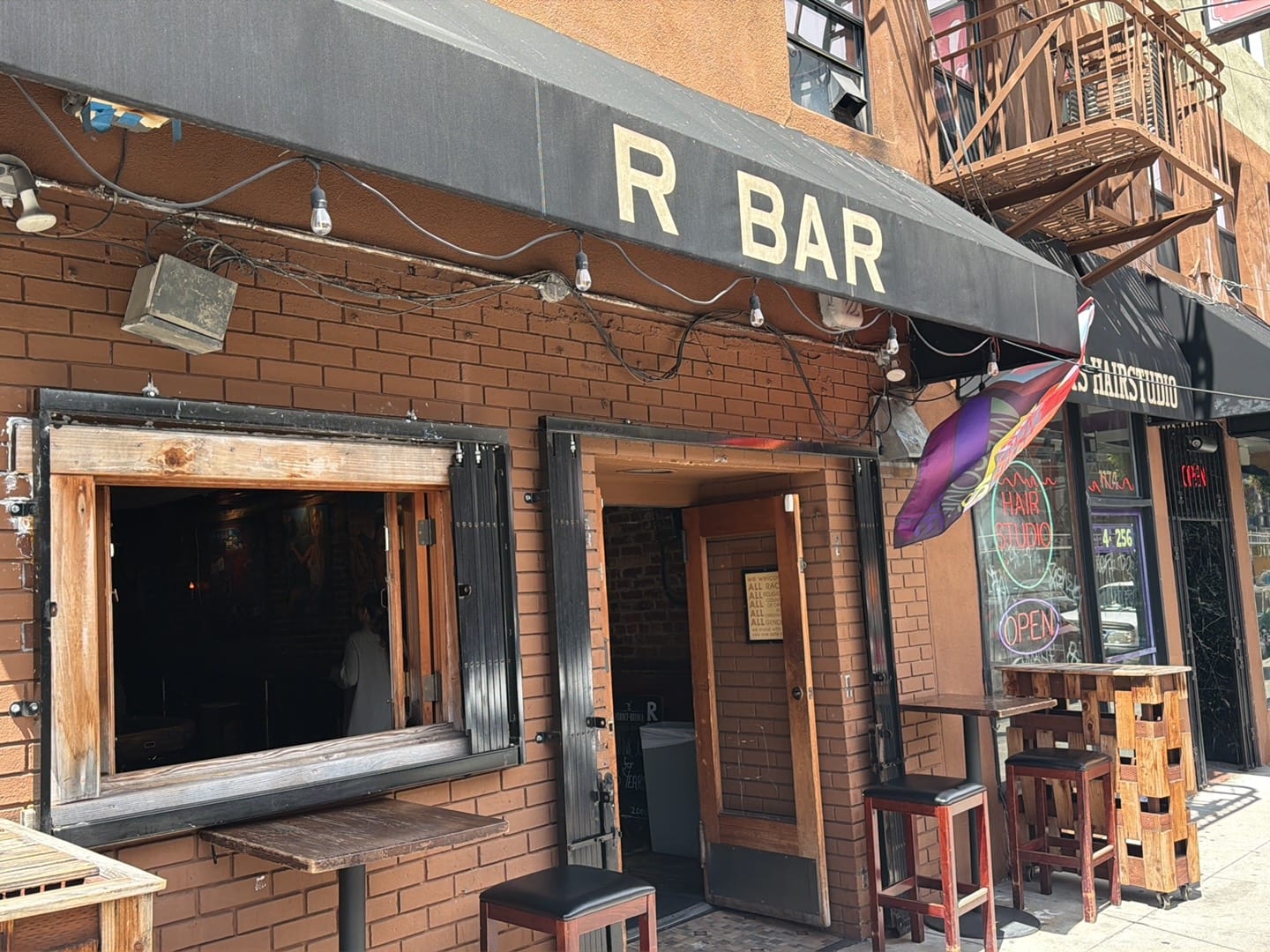 R Bar, photo 2